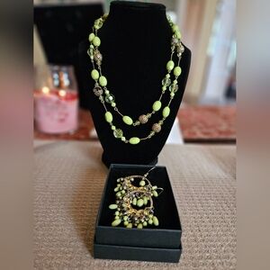 Necklace and earrings set.